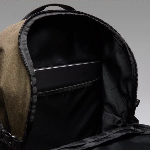 Oakley Endure 25L hátizsák deep olive